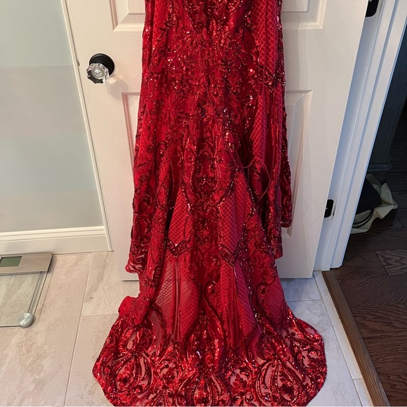 Gorgeous Amarra red sequin evening gown in size 4 - Picture 11 of 15